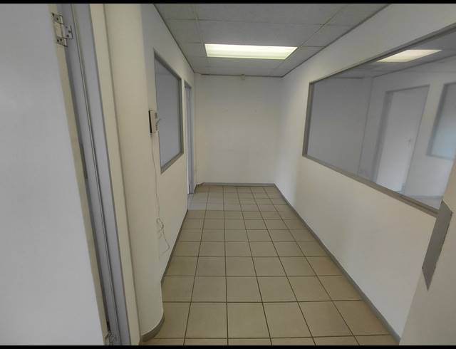 70M² OFFICE TO LET IN FOURWAYS